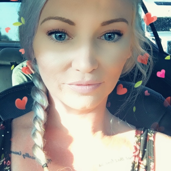 Meet your Posher Julie 💓 - Picture 5 of 6